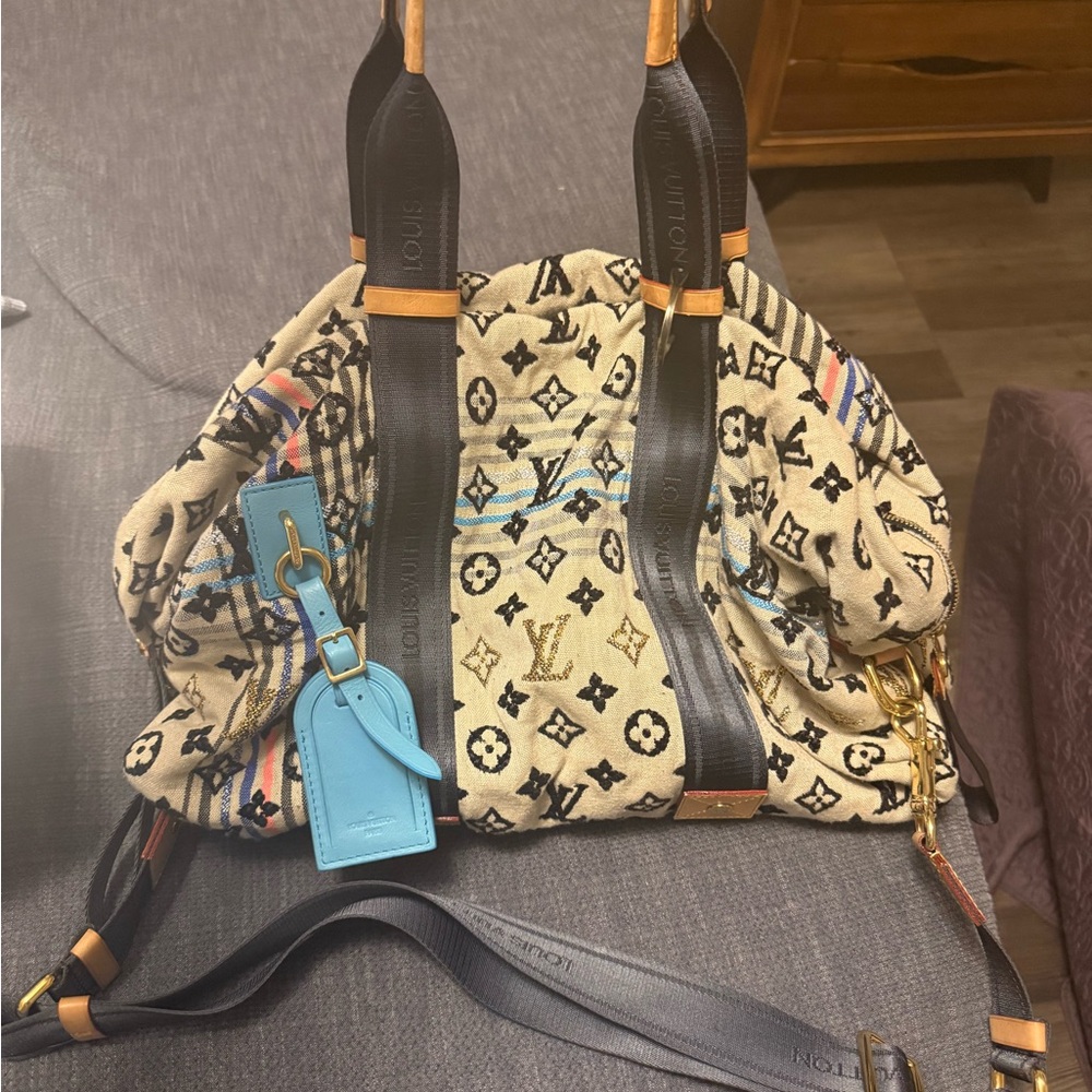 😍RARE😍 Louis Vuitton Monogram Canvas Bag with Blue Interior